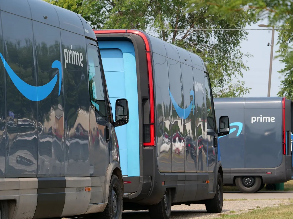 Same-Day vs Next-Day Courier: Comparison for Time-Critical Parcels